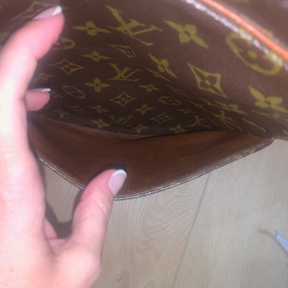 ✨👜 Authentic Louis Vuitton Vintage Monogram Canvas Marceau PM Messenger Bag 👜✨ - Picture 11 of 13